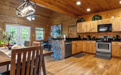 Majestic Springs Lodge by Avantstay Indoor Pool + Spa + Game Room Smoky Mtns
