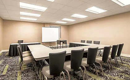La Quinta Inn & Suites by Wyndham Cincinnati Sharonville