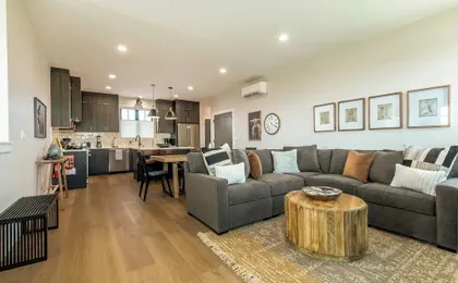 3 BR Duplex w/ Full Kitchen, W & D