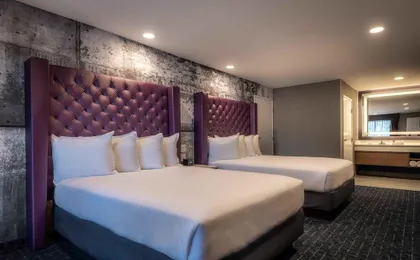 Camelot Inn & Suites