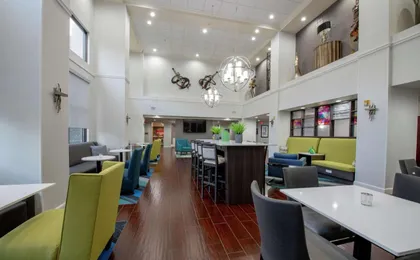 Hampton Inn & Suites Lafayette (H)