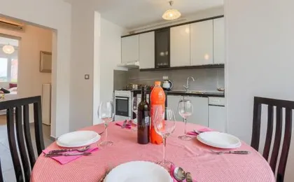 Esther Apartment