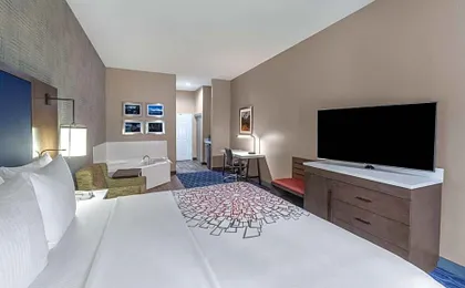 La Quinta Inn & Suites by Wyndham Houston Channelview
