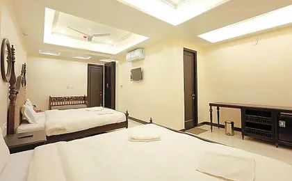 Hotel Shiv Ashrya 1 minutes walk to Kashi Vishwanath Temple Varanasi