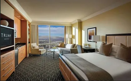 Newly Renovated Exquisite Trump Studio 1712 Great Views