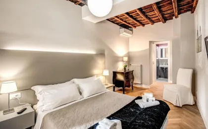 Trevi Fountain Superior 3 Bdr Apartment