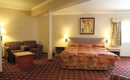 Metro Plaza Hotel