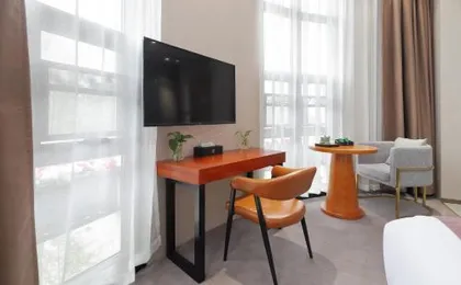 Shanghai Menglong Hotel Management