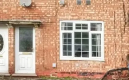 2 Bed Terrace House With Modern Touch