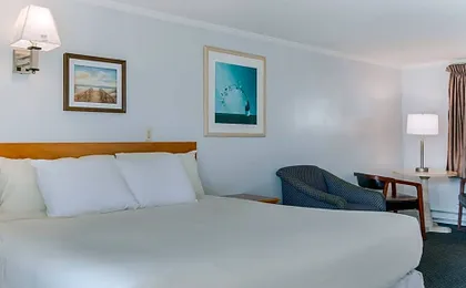 Americas Best Value Inn & Suites Hyannis Cape Cod