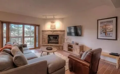 Snowflake Lift Neighborhood - 3 Bedroom Condo - 1 Block to Lift!