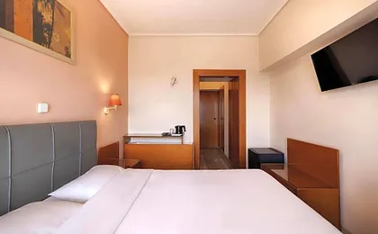 Xenophon Hotel