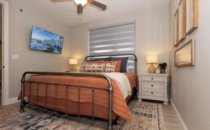 Topsider Condo w/ Stunning Lake Views, Shuffleboard & King Beds