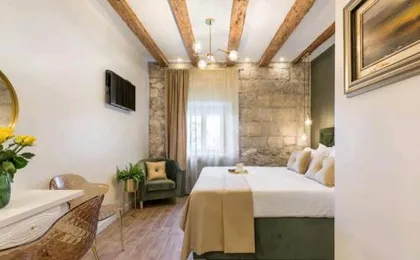 Old town vibes for 2, luxury room with sea view