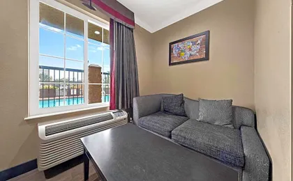 Econo Lodge Inn & Suites Escondido Downtown
