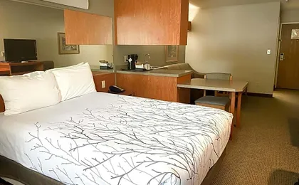 Monument Inn & Suites