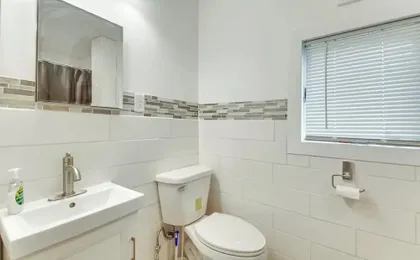 < 1 Mi to Main St: Quiet Apartment in Galesburg!