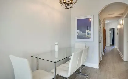 1 Mi to Disney World: Lakefront Condo in Orlando!