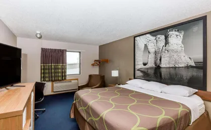 Super 8 by Wyndham Hays Ks