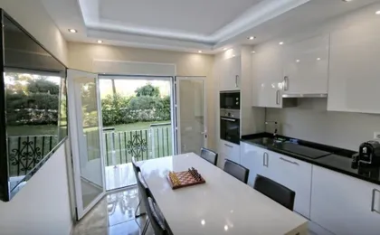 Beachfront Urb. Luxury Apartment 1