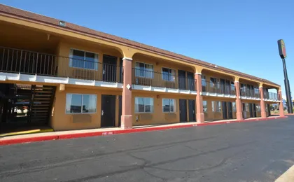 Super 8 by Wyndham Midwest City Ok