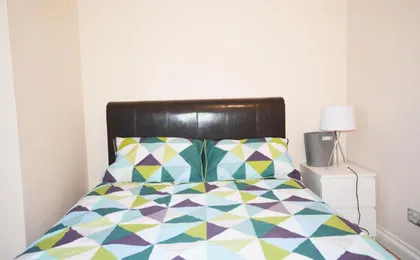 London Zone 2 Three Bedroom Apartment