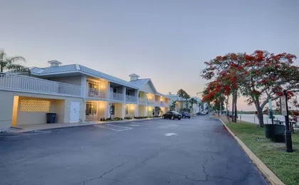 115 Little Harbor Inn