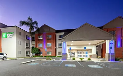 Holiday Inn Express and Suites Tulare By IHG