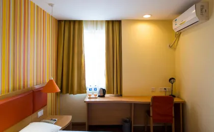 Home Inn Shanghai Jin'gao Road North Yanggao Road Metro Station (Adults only)