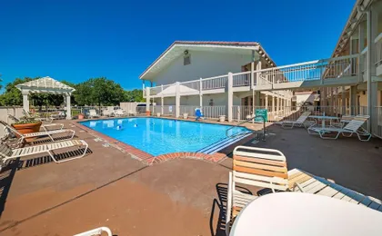 Motel 6 Dallas - Farmers Branch