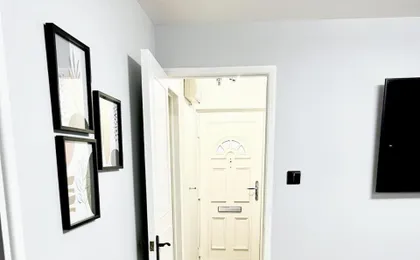 Beautiful Apartment in Beckton with Private Entrance And Garden