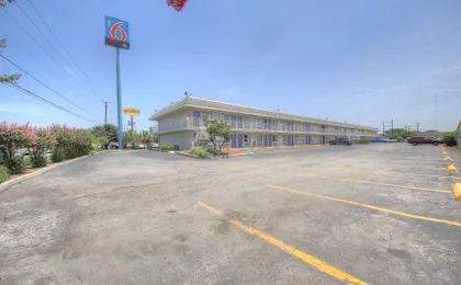 Motel 6 San Antonio, TX - Fort Sam Houston