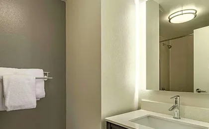 La Quinta Inn & Suites by Wyndham Warwick-Providence Airport