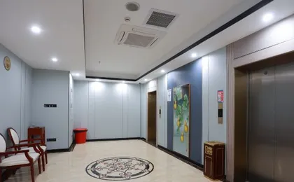 Shenzhen Bolang Hotel (Xintangwei Metro Station)