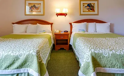 Days Inn & Suites by Wyndham Fullerton