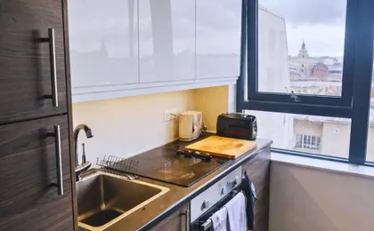 Stylish City Escape near Cavern Quarter