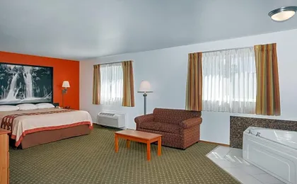 Super 8 by Wyndham Cloverdale Wine Country