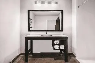 La Quinta Inn & Suites by Wyndham Mcallen Convention Center