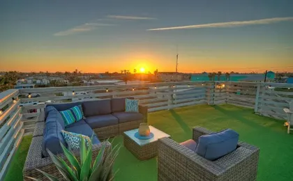Rooftop Patio W/ View, Pool, Near The Beach Lost Shaker Of Salt By Avantstay