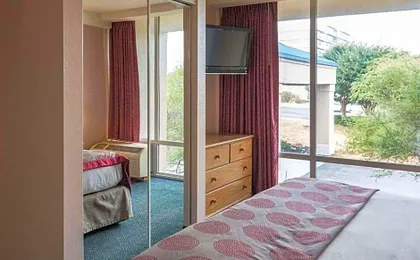 Economy Inn & Suites