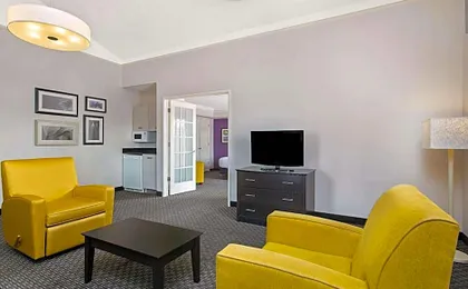 La Quinta Inn & Suites by Wyndham Fresno Yosemite
