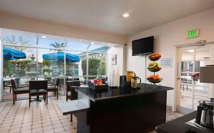 Travelodge by Wyndham Bakersfield