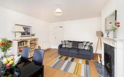 Edinburgh Central 2-Bedroom Old Town Apartment on Royal Mile