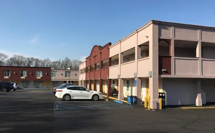 Ramada by Wyndham Rockville Centre