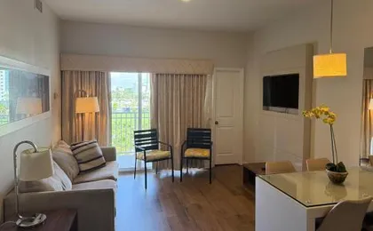 The Point Hotel & Suites - 503 Luxury - Pool view - Close to Universal