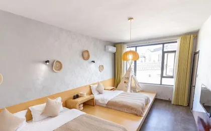 Nanshan Chasing Clouds Homestay (Dali Ancient City South Gate)