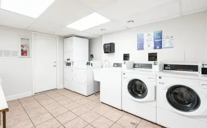 < 1 Mi to Fashion Square: Condo w/ Community Perks