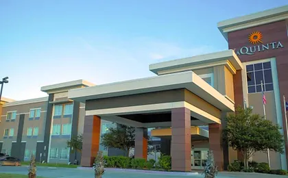 La Quinta Inn & Suites by Wyndham Karnes City - Kenedy