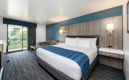 Oyster Bay Inn & Suites
