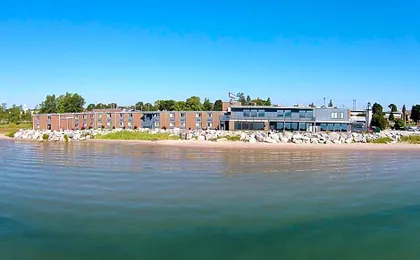 Lighthouse Inn - Two Rivers